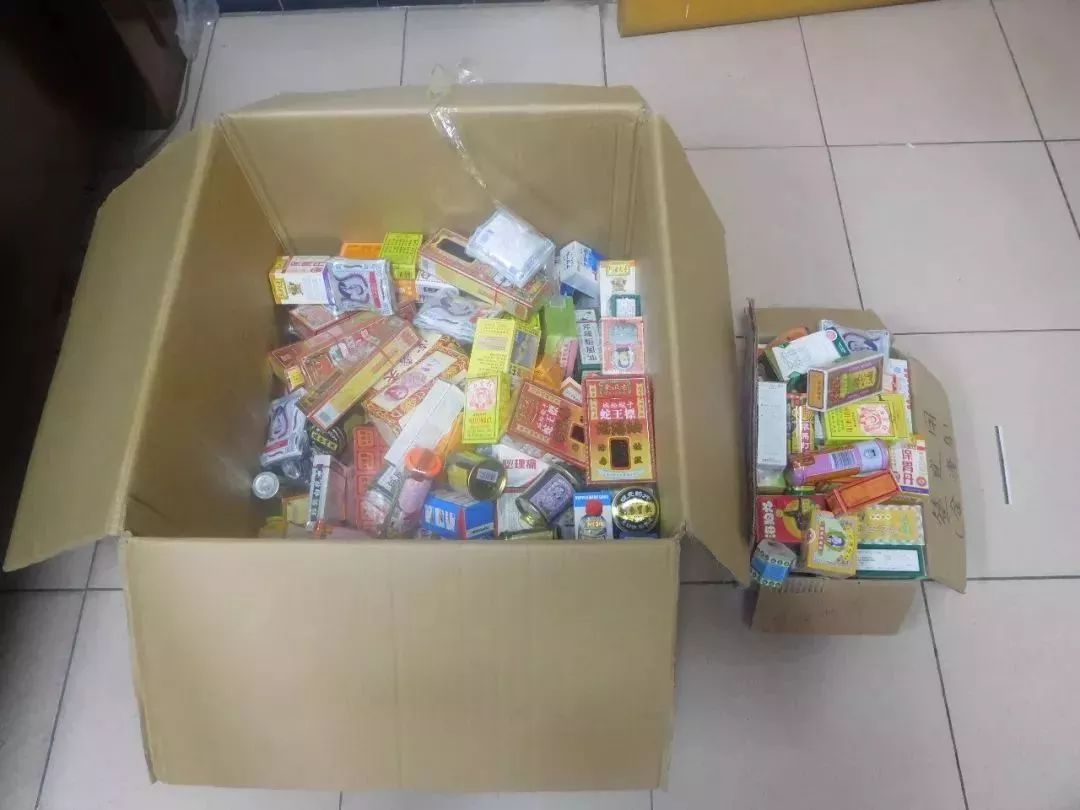 香港万宁双飞人活络油,香港活络油和双飞人多少钱一瓶