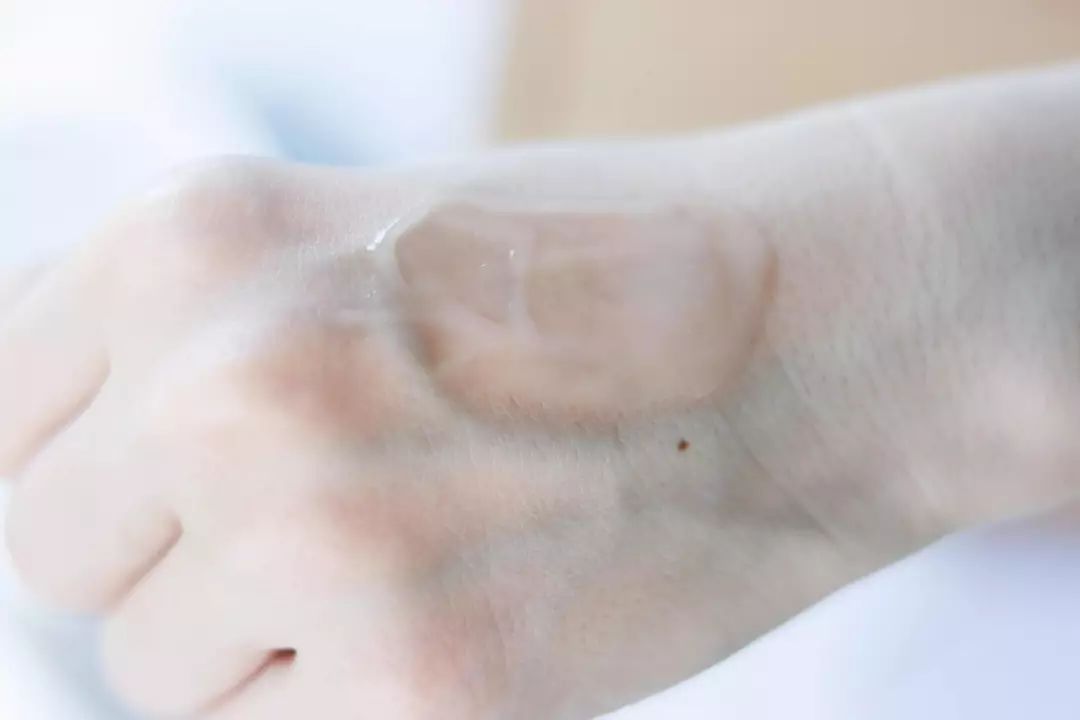 油腻泛红毛孔粗大用什么面膜,油腻暗沉皮肤用什么护肤品好