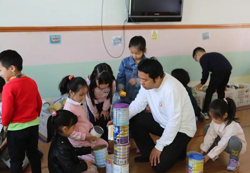 勤业幼儿园男老师,12年“孩子王”有何感想?