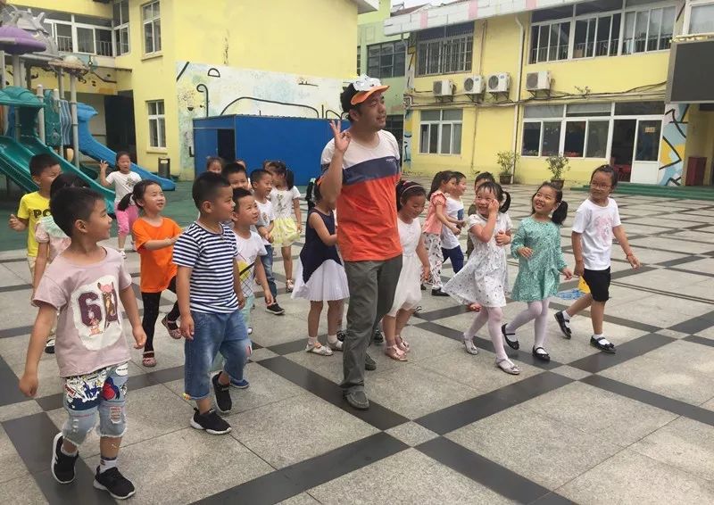 勤业幼儿园男老师,12年“孩子王”有何感想?