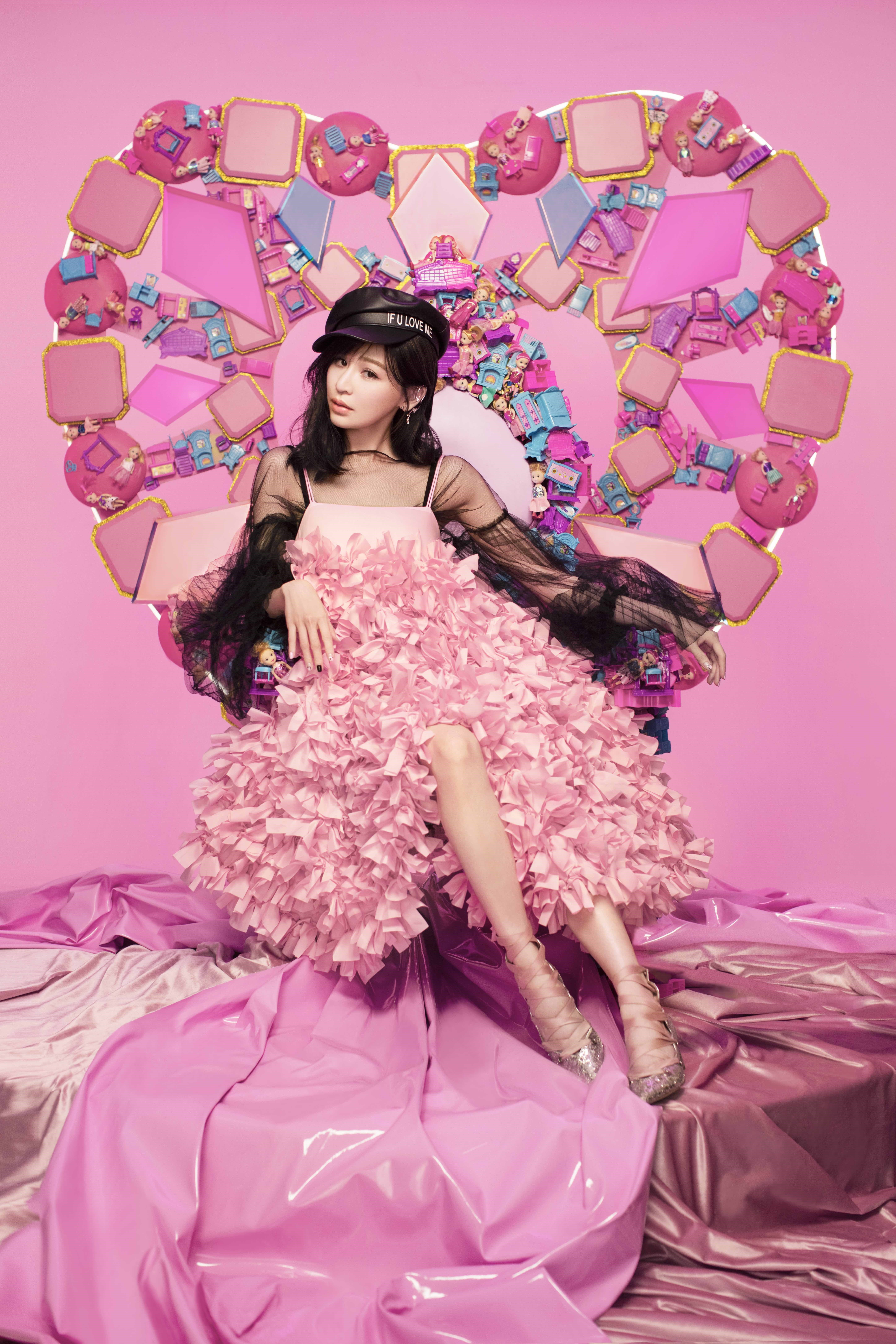 王心凌新专辑”黑哈妮”玩酷开门关键字立马火登热搜榜！