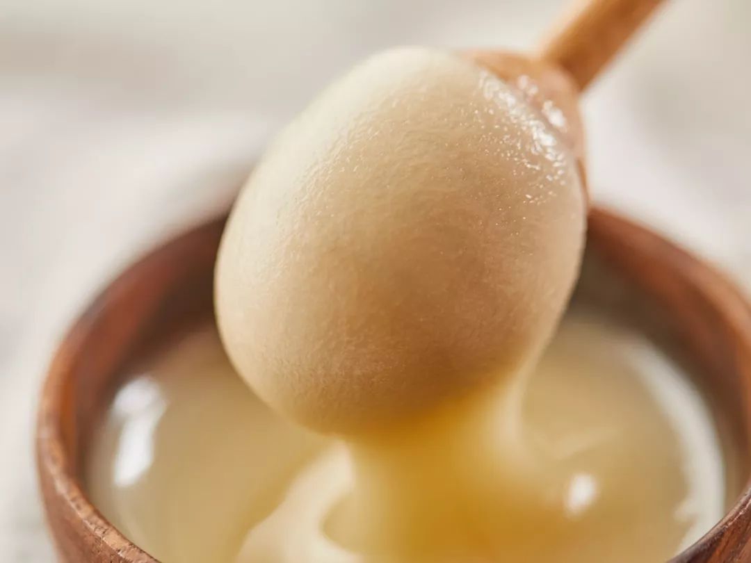 源自长白山天然保护区椴树雪蜜,采自长白山原始森林的蜂蜜