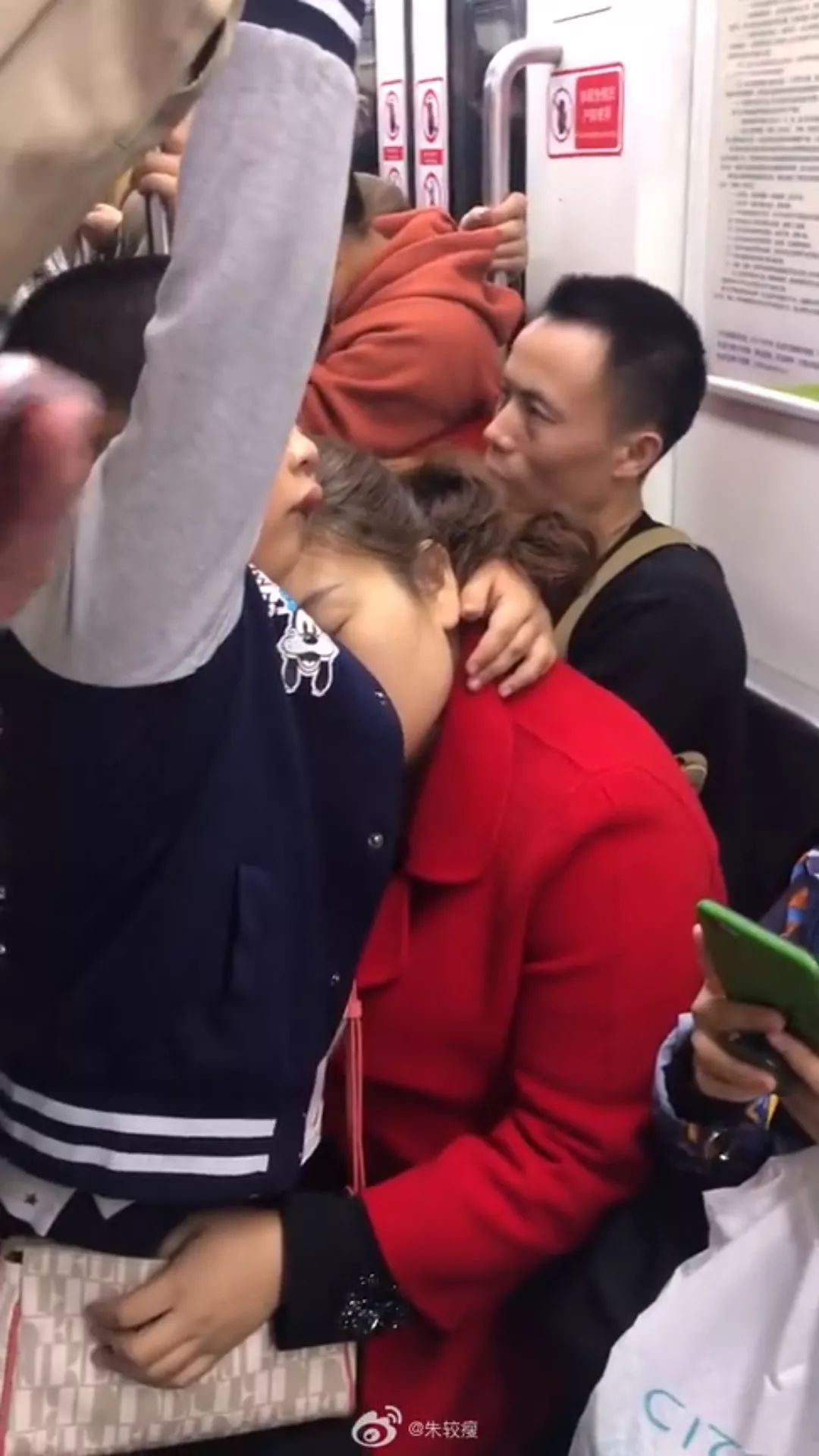 大学生捅死母亲的原因,大学生捅死陪读母亲原因