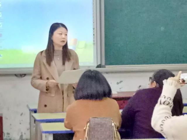 信阳市第一实验小学开展国培心得交流活动