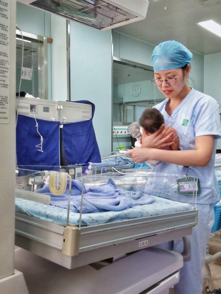 世界早产儿图片,世界早产儿健康成长