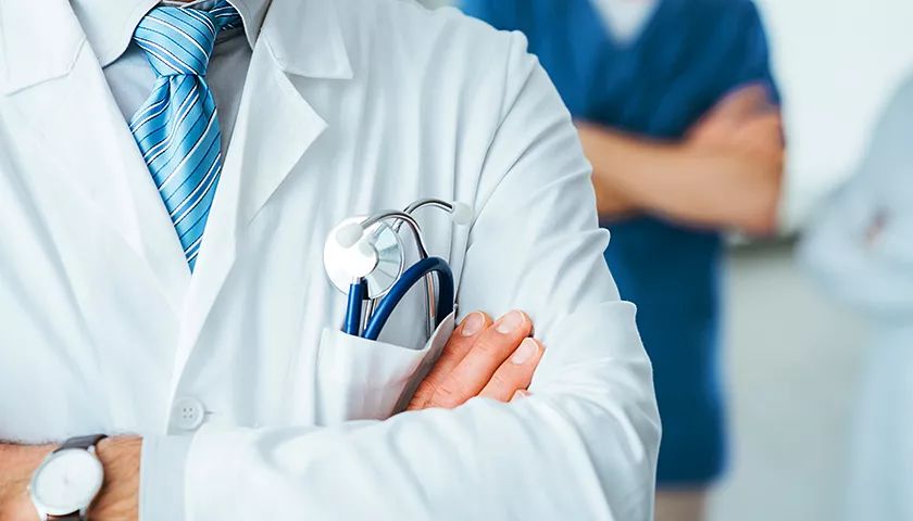 共享大医生|关于过敏性鼻炎常见的误区，激素药一定不能用？