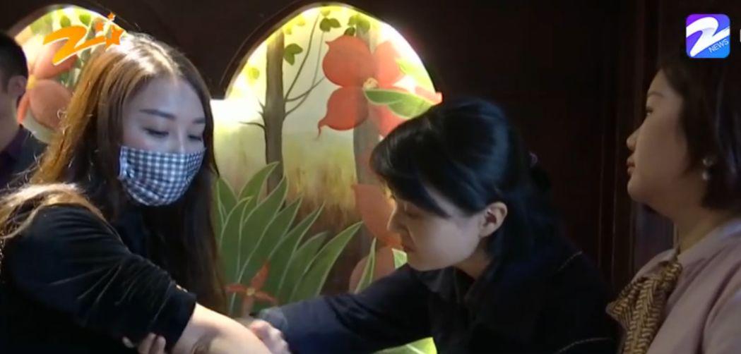 药浴排毒身上起几颗疙瘩,中医洗澡时全身抓出一条条红痕