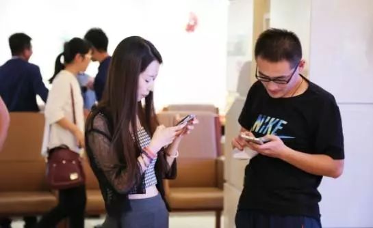 相亲男发520元红包能收吗,相亲男发52块钱红包