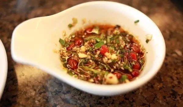吃火锅芝麻蘸酱怎么调才好吃,吃火锅蘸酱怎么调