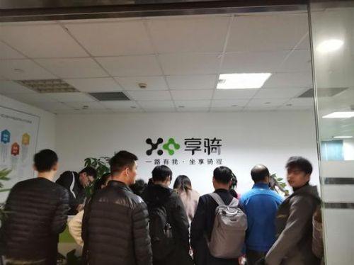 *币特比**跌破3500美元大关；网易丁磊变身性感打碟boy，与王思聪同台互动；同程艺龙今日赴港上市，腾讯为第一大股东