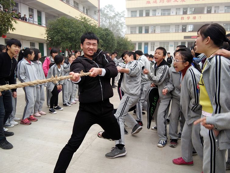 十六中第51届校运会,永和中学校运会第六届1500米