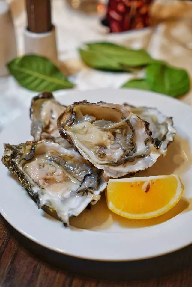 ￥238/位——“爱尔兰生蚝+15种海鲜”畅吃，还送波龙！乐队表演周末哈根达斯！这家希尔顿旗下酒店颠覆吃货想象！