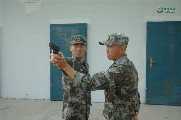 一级军士长在地方相当于什么级别,一级军士长当兵30年退伍费多少