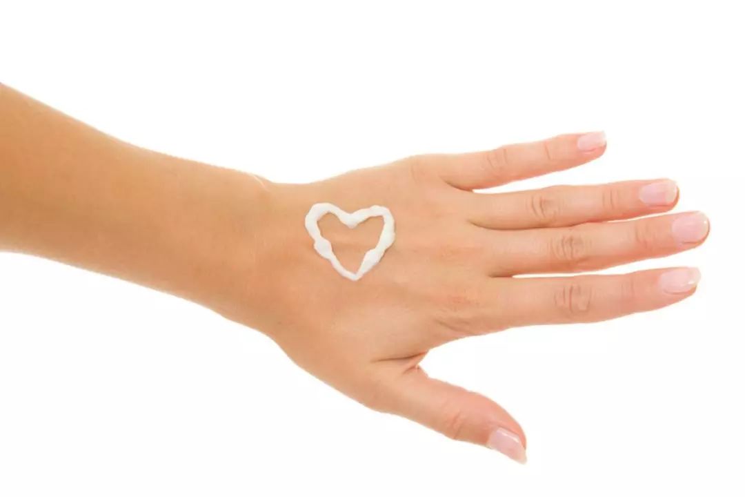 双手又干又糙？教你几招，让双手又白又嫩~