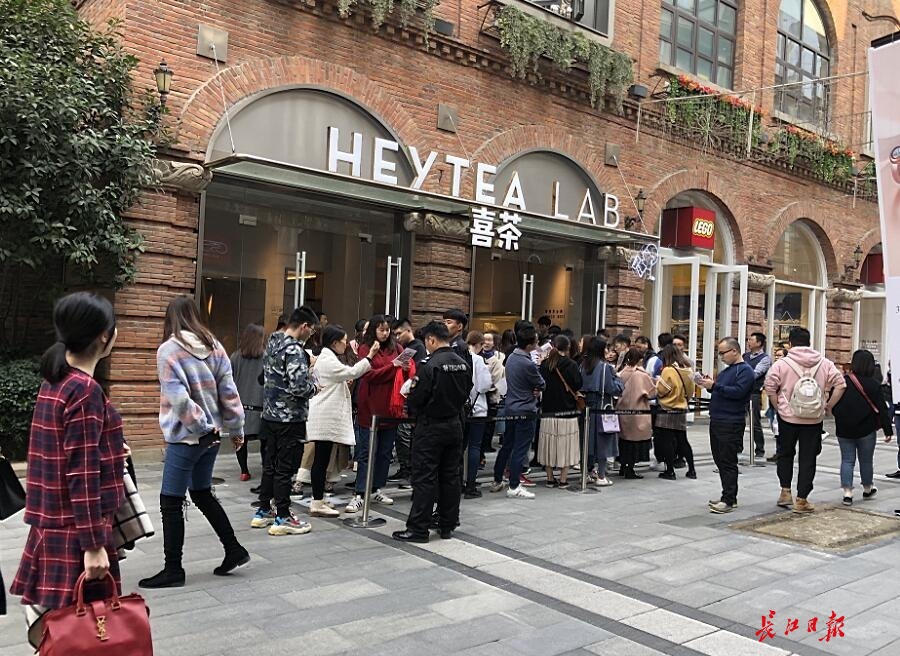 网红奶茶店30元,网红奶茶店排长队值得吗