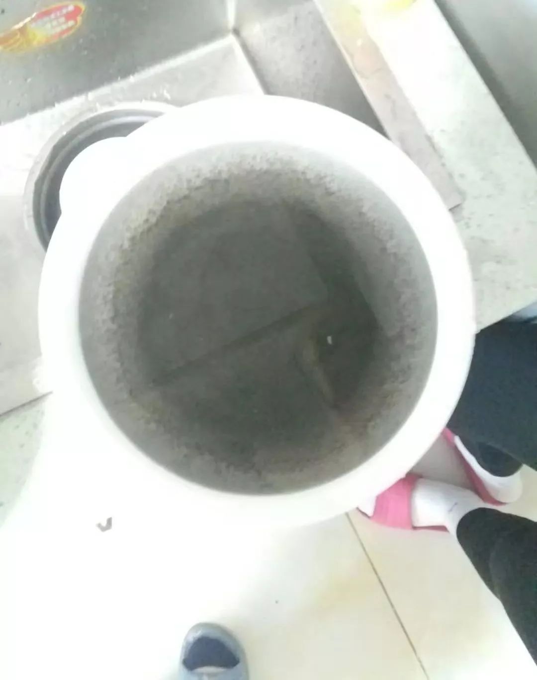 自来水管流淌黄水,水管总是流出铁锈水