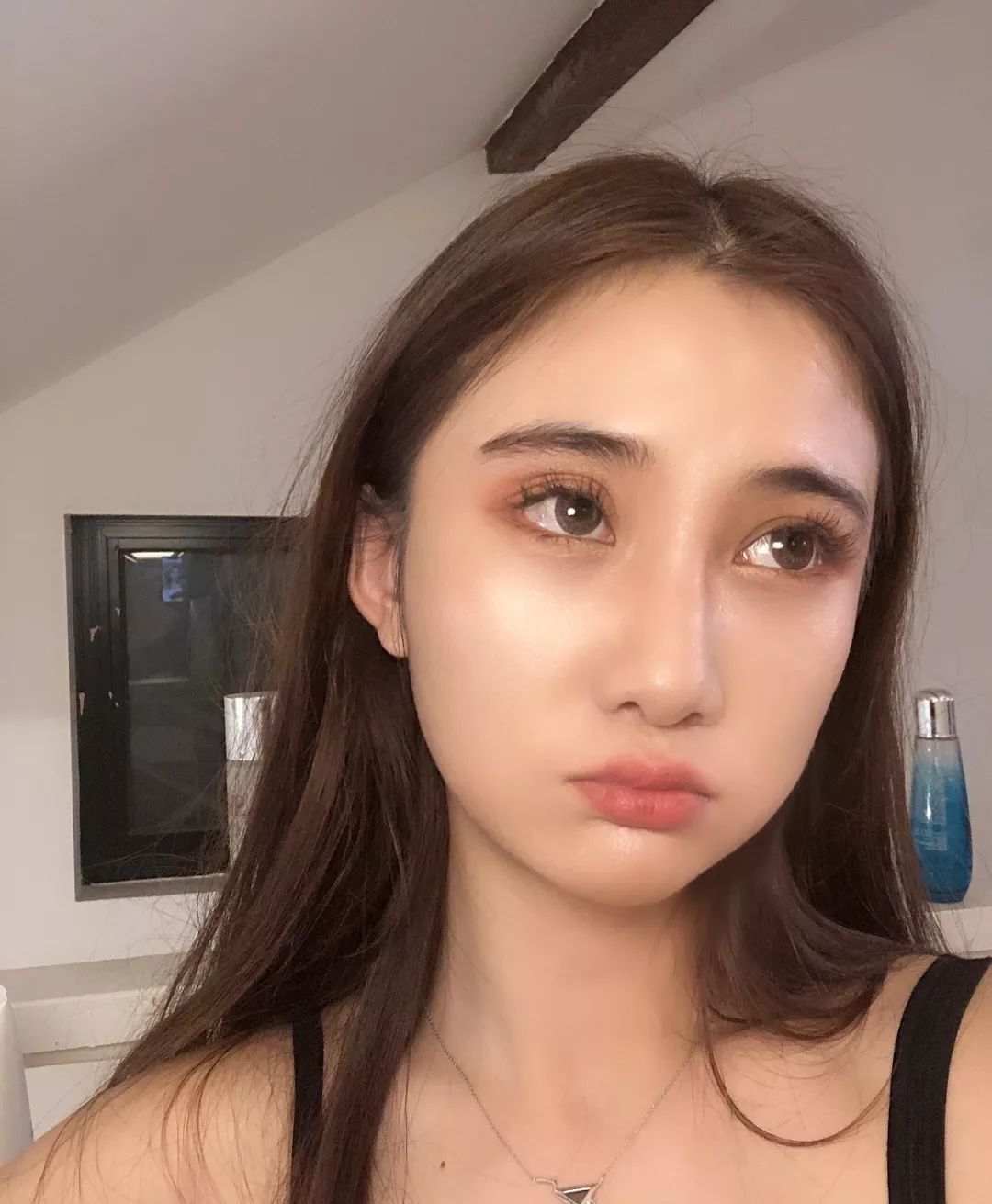 野生美妆博主肥崽刘最近爱眼影（请温柔对我）