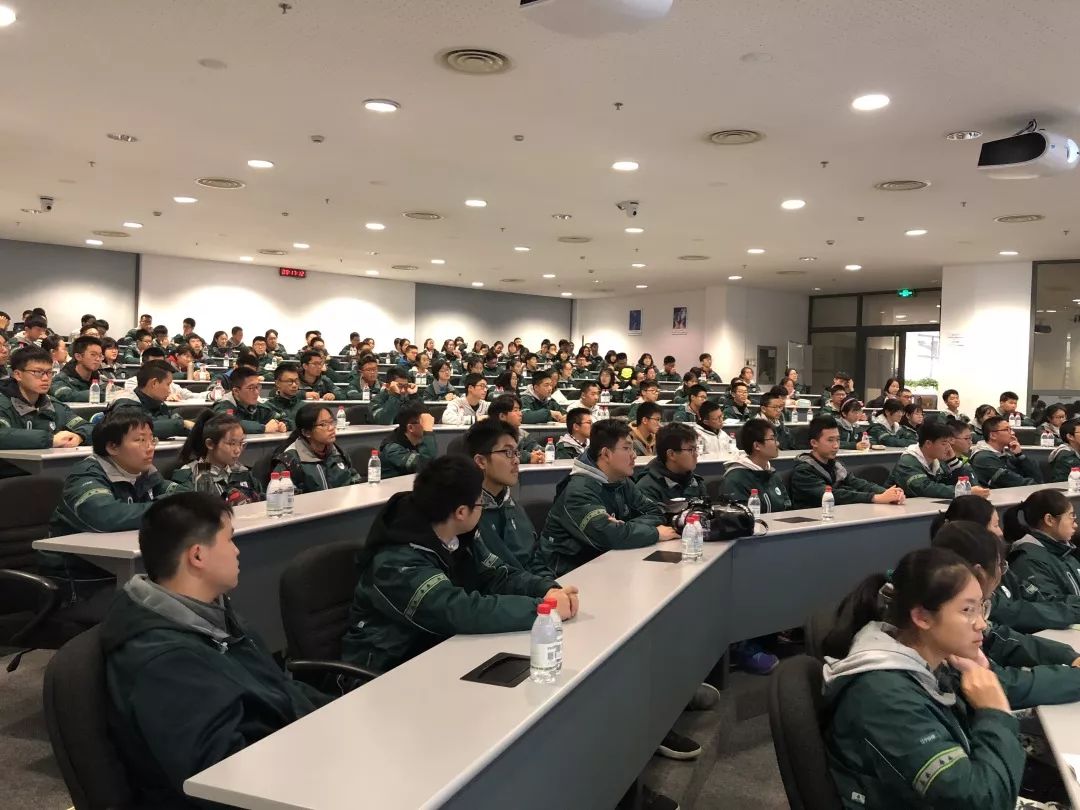 鑱屽紩鏈潵鏄嗘槑涓撳満鐩存挱甯﹀矖,鑱屽紩鏈潵绛戞ⅵ闈掓槬閭兏鐩存挱