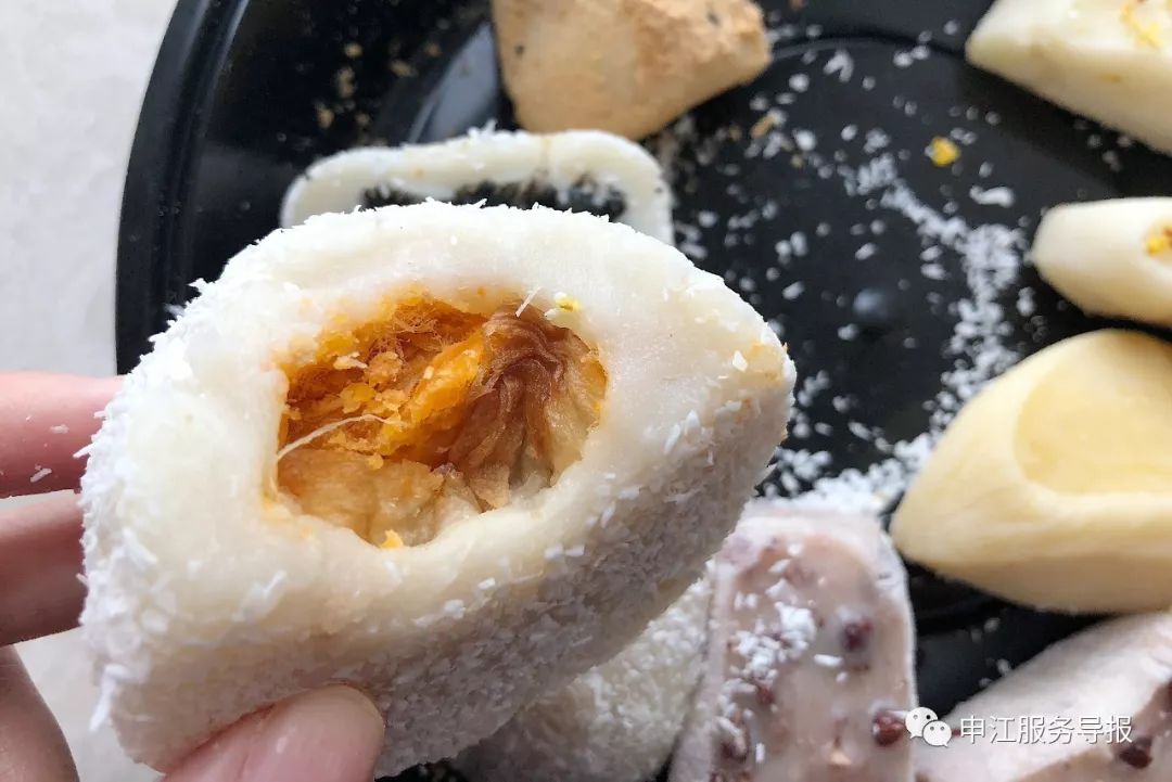 小申亲测｜小申亲测｜雨天也排长队！魔都这家古早味糕点店突然蹿红，口味么……