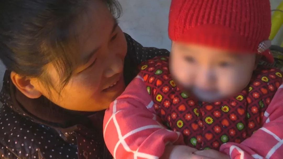 一岁女孩患18种罕见病,女童身患多种罕见病医生不敢治