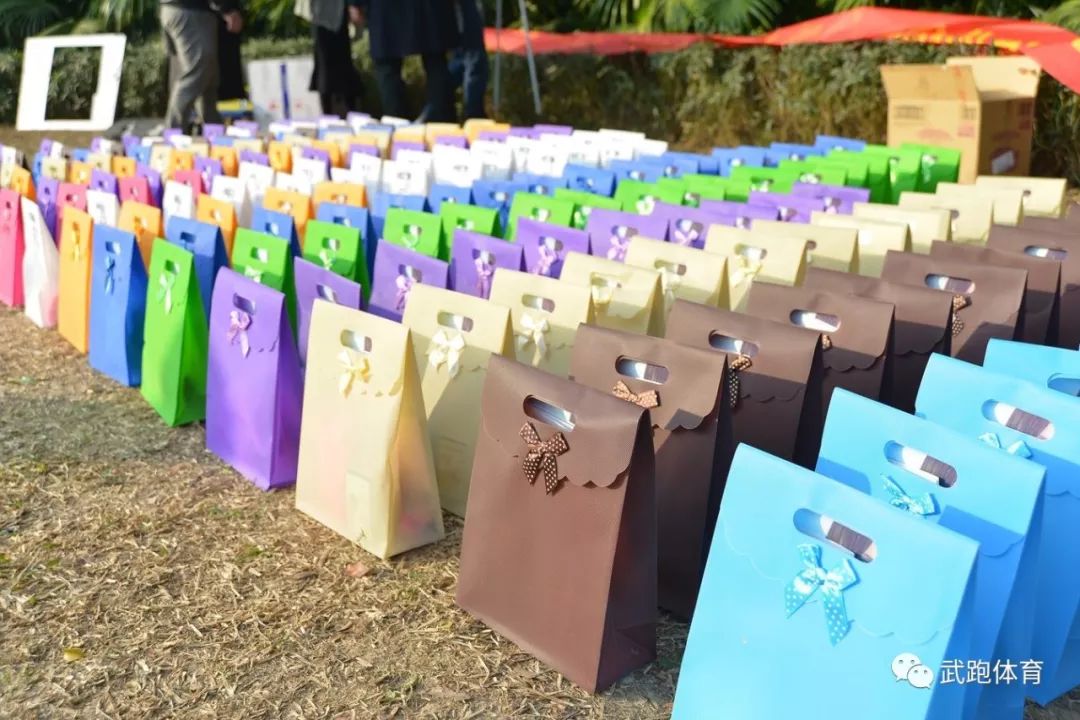 瑜伽百人团购活动等你来袭,千人瑜伽活动视频