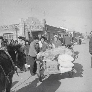 哪个软件能把图片变黑白颜色,用什么软件可以把黑暗照片变亮