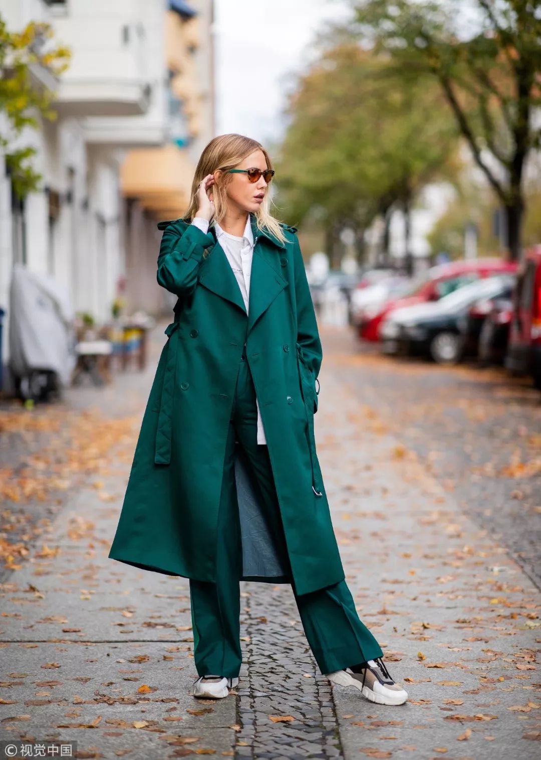 长大衣运动鞋,每次穿长大衣身高不够高跟鞋来凑