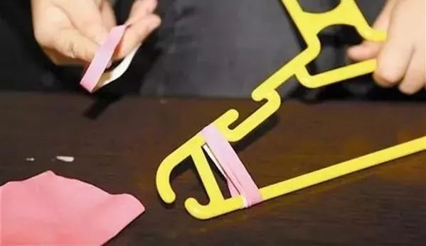 橡胶手套破了不要扔，这样改放在超市卖好多钱！