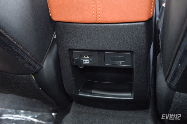 科技感满满电动汽车,满满科技感的燃油车