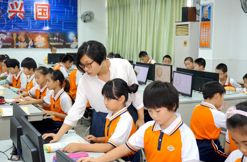 42年历史!西约这所小学用信息学撬动发展,加速崛起!