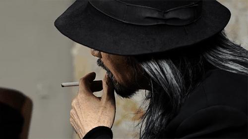 靠信念和动力活着,靠坚定的信念支撑人生