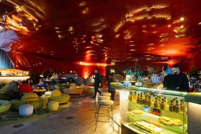 这座城市文艺到骨子里，只当它是西班牙之旅中转站未免太可惜