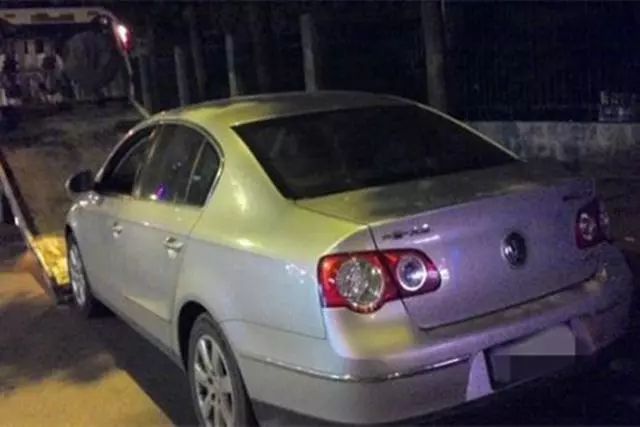 大众迈腾发动机侧边盖漏油,老迈腾发动机漏油怎么办