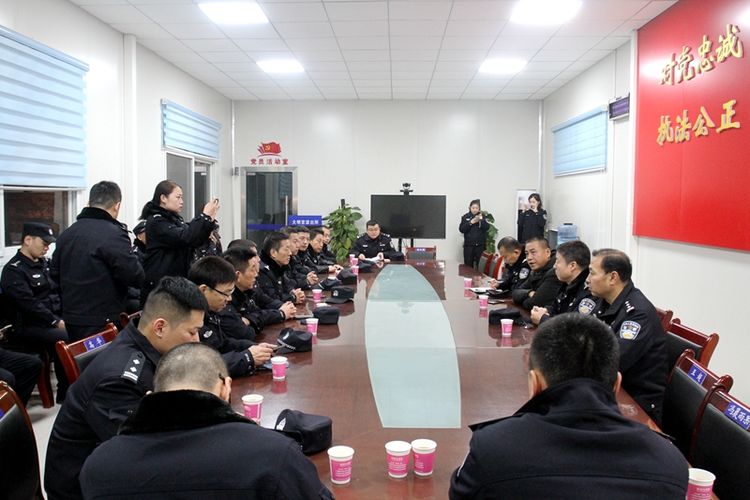 西安未央200名警力夜查,西安未央区联合执法突击检查