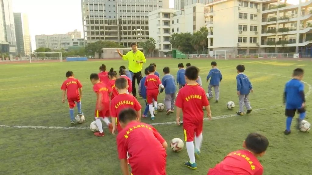 这个厦门孩子的足球教练，竟然是中国男足奥运第一球、第一个进入曼联的中国人