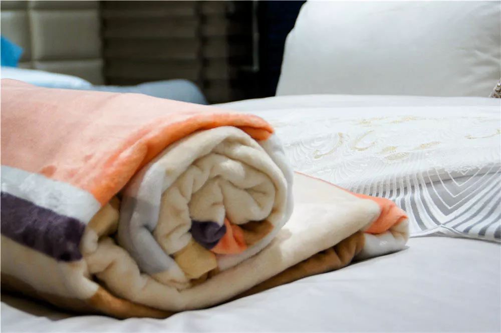 红红火火恍恍惚惚是什么意思,红色辟邪的说法