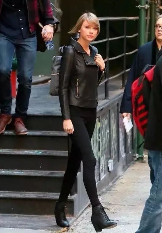 羽绒裤非常的适合在冬天的时候穿,保暖裤百搭防风舒适羽绒裤