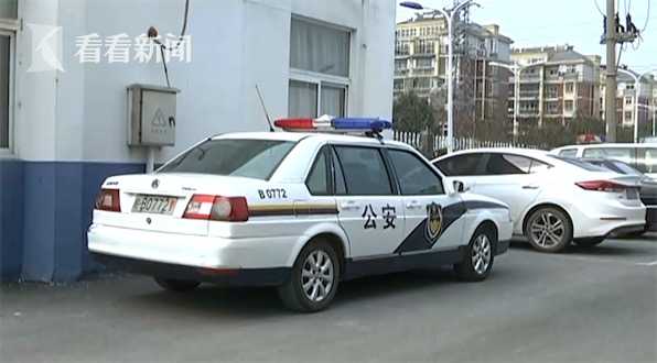 又蠢又坏！喂食土狗毒饵料后盗走贩卖嫌疑人自己还吃了点……