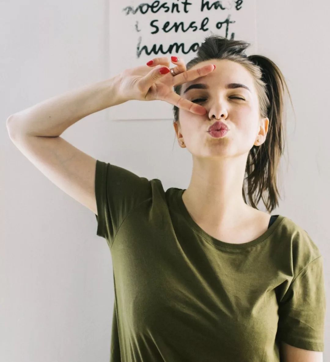 毒有瑕疵同意发货后悔怎么办,毒上面说有轻微色差是正品吗