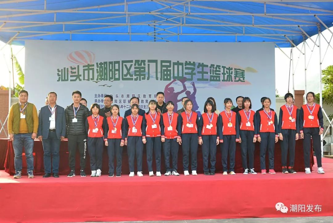 这一届校园篮球赛格外火爆,全国中学生篮球总决赛逆转