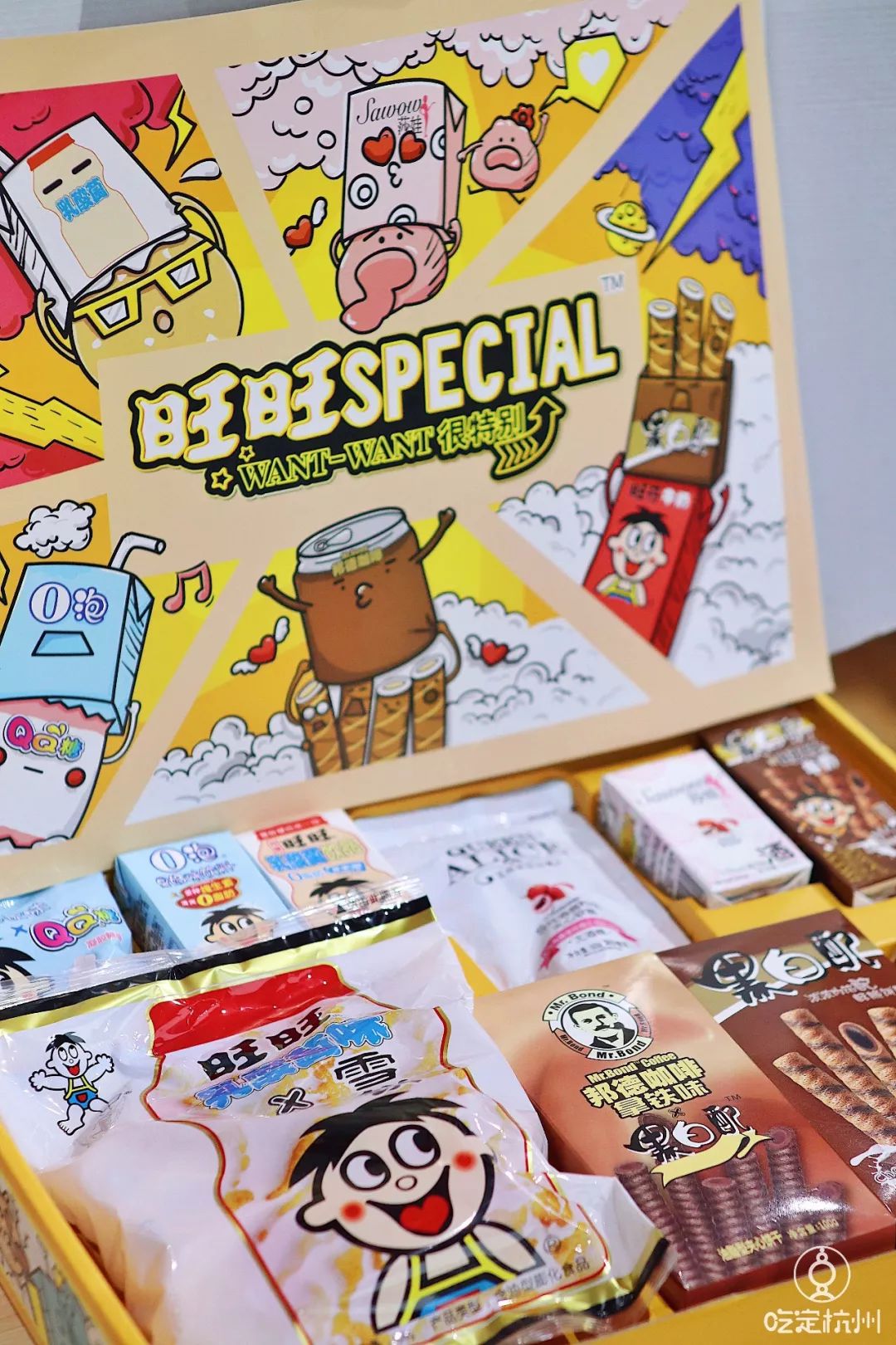 一个杯子十元四个碗28元,一个杯子16元一个热水瓶24元