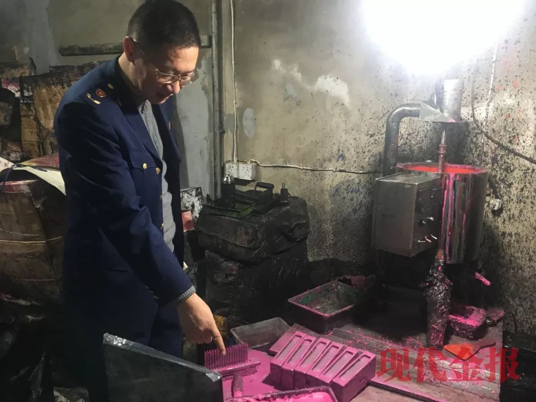 一块钱眼线笔真的假的,一元眼线笔生产过程图片