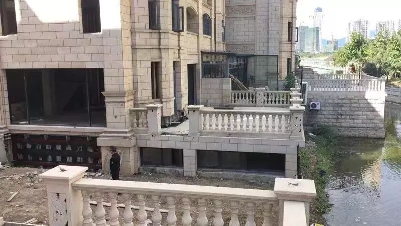 厦门别墅挖地基出事,厦门因盖房发生的命案后续