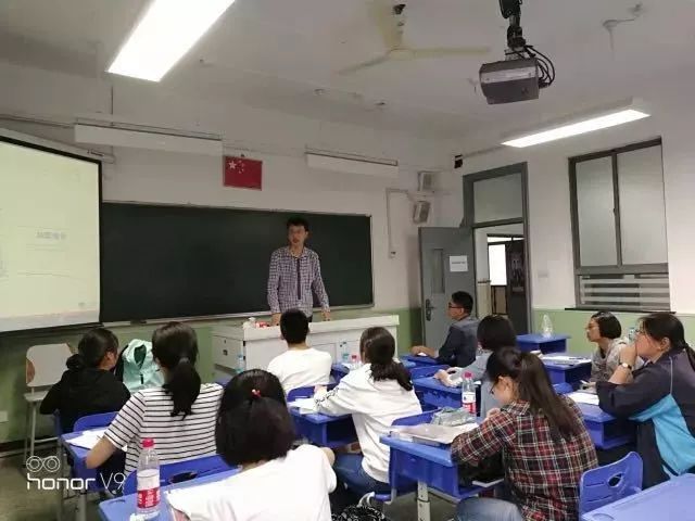 在学生心里播下一颗中医药的种子上海中医药大学中医药实践工作站