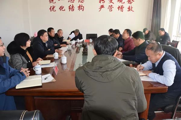 阿鲁科尔沁旗委副书记、政府旗长孟晓冰深入矿山企业进行调研