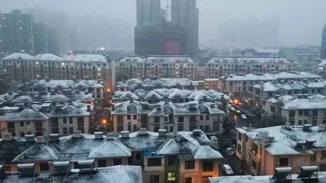 镇江，雪还在下……最新天气和交通情况来了！