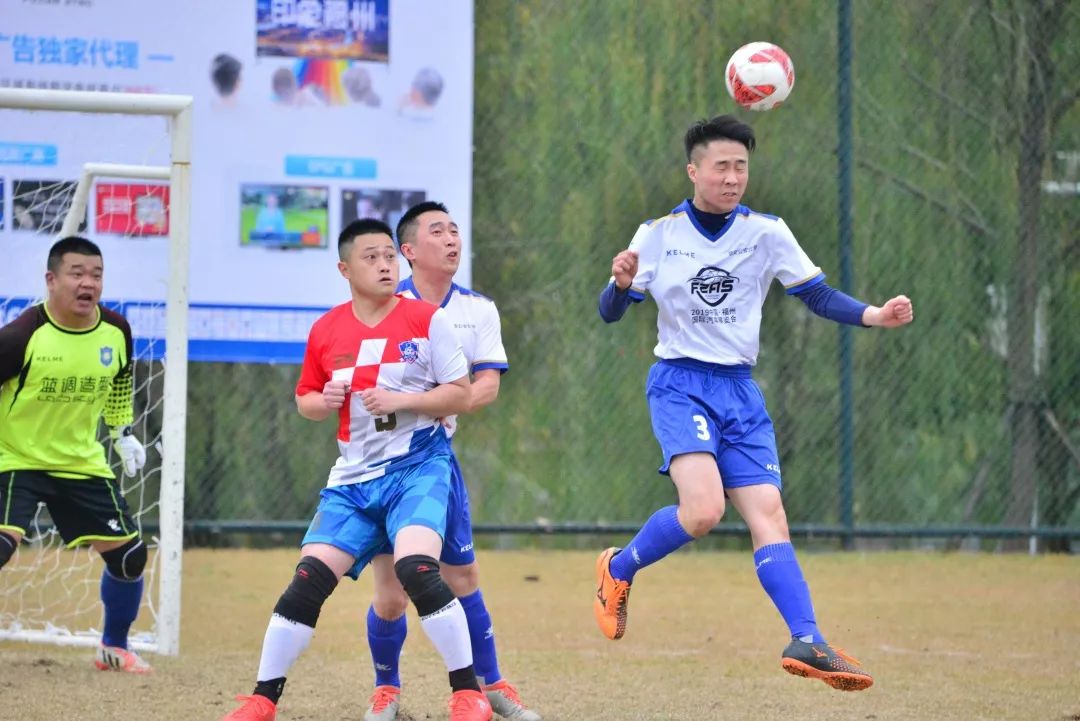 警界雄鹰绿茵翱翔，铁血男儿赛场争霸！