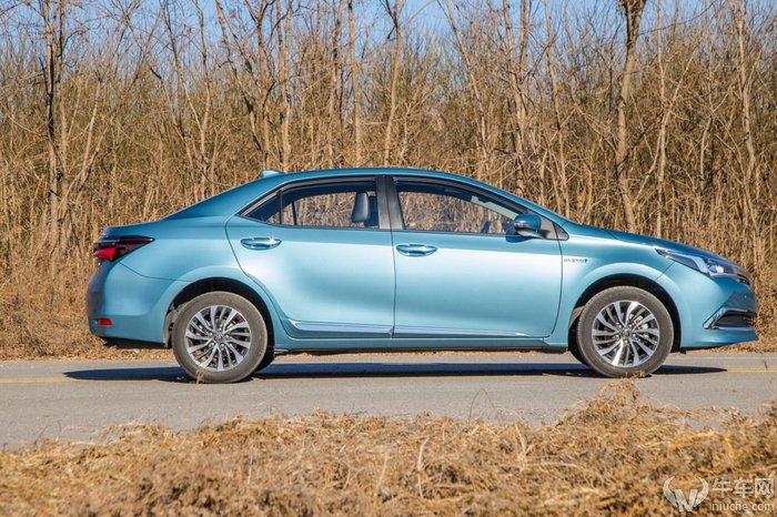 最新款卡罗拉双擎精英版试驾,卡罗拉双擎低速省油还是高速省油