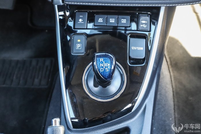 最新款卡罗拉双擎精英版试驾,卡罗拉双擎低速省油还是高速省油