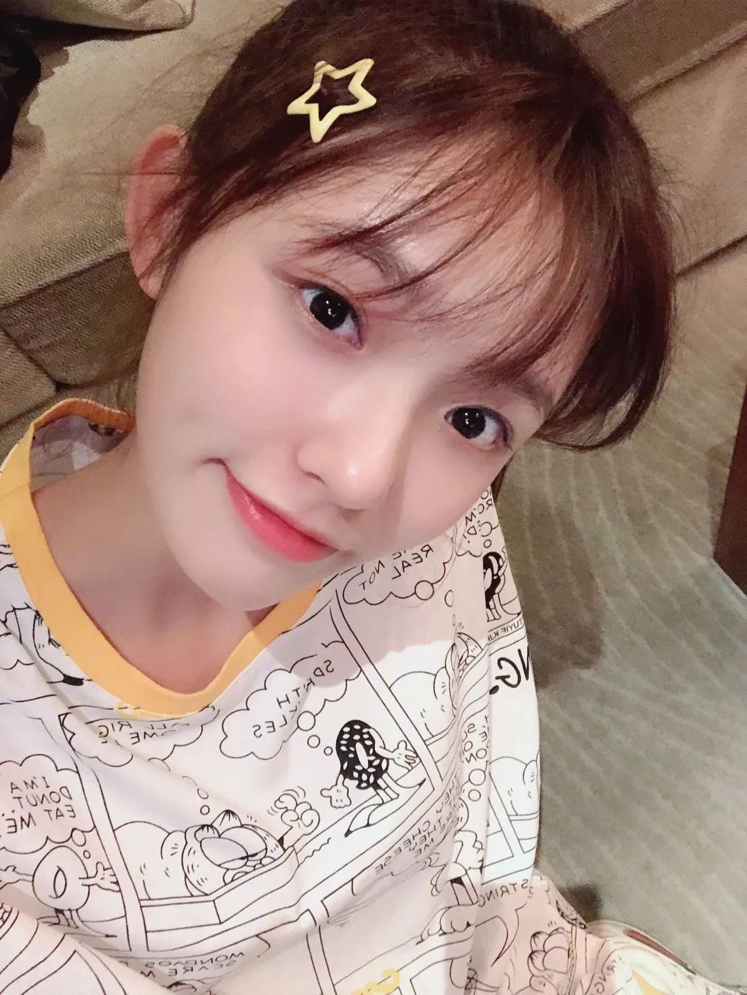 泫雅孔雪儿关晓彤,关晓彤和泫雅撞衫